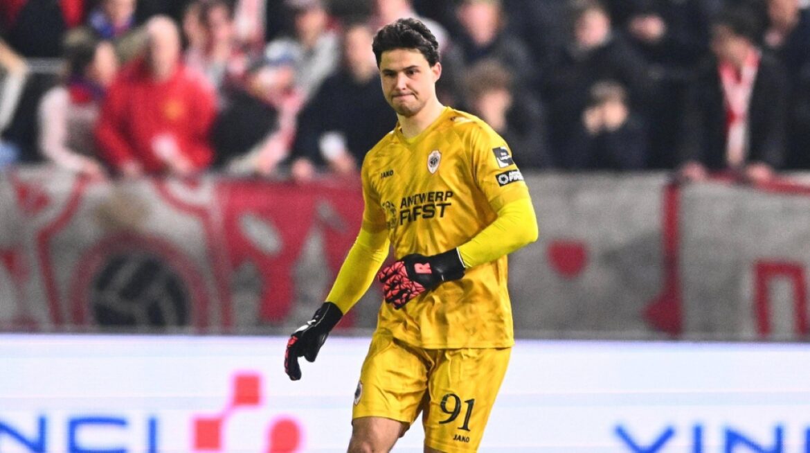 Senne Lammens: A Rising Star in Professional Football