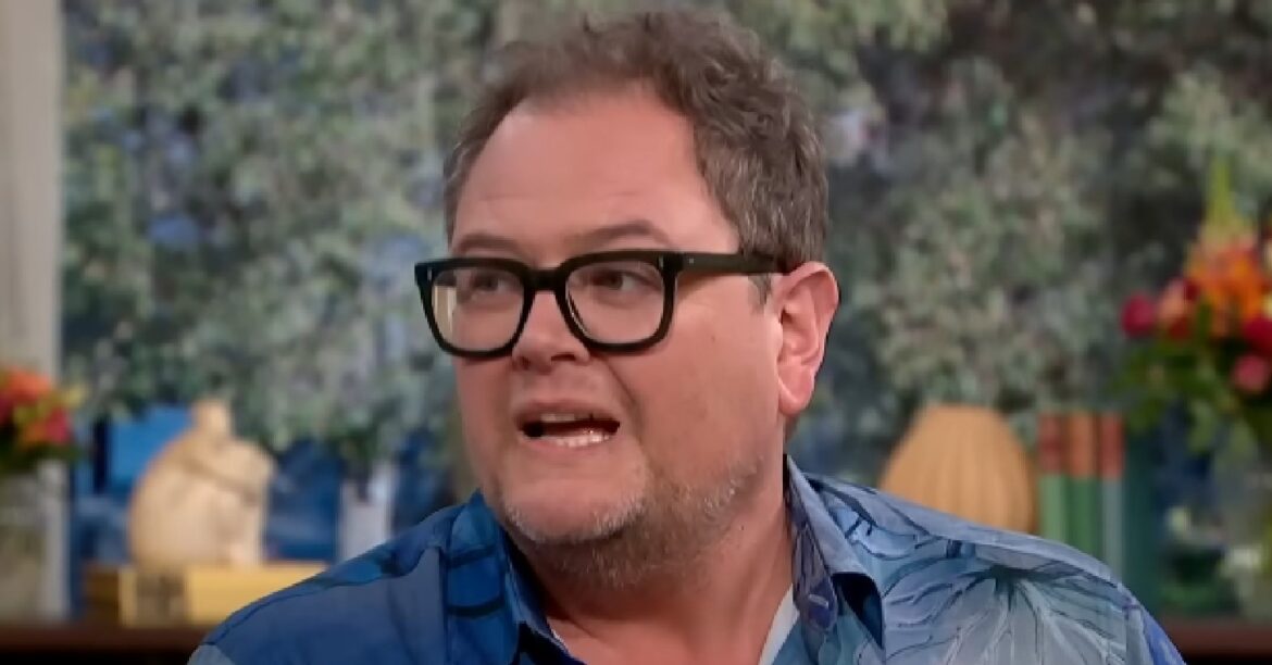 Alan Carr: A Standout Comedian and Iconic TV Host