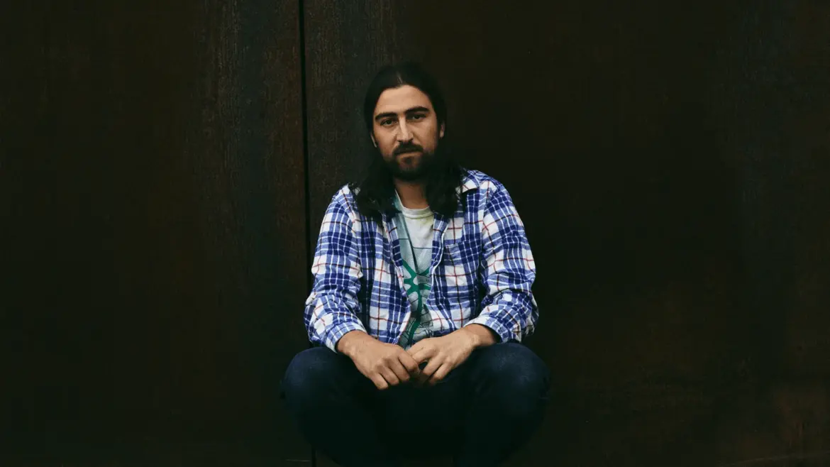 The Phenomenon of Noah Kahan: A Rising Folk-Pop Star