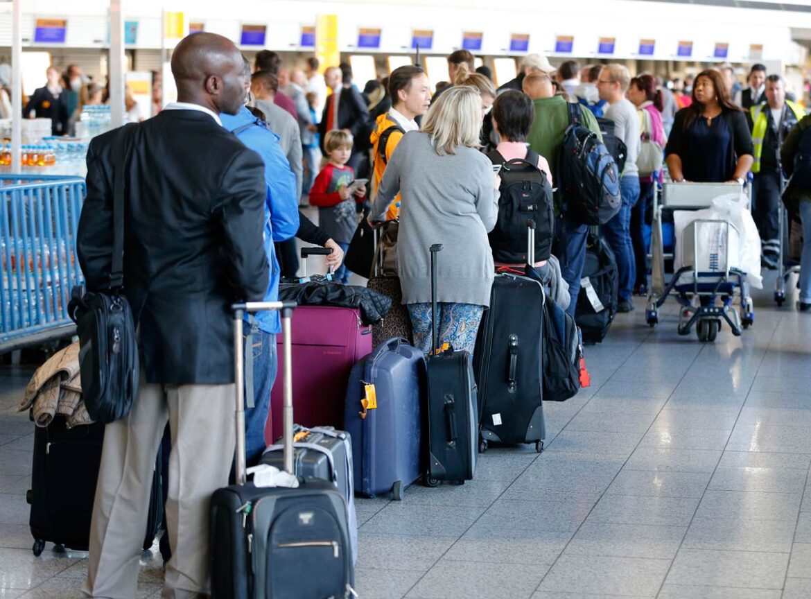 The Challenge of Airport Queues: What Travellers Need to Know
