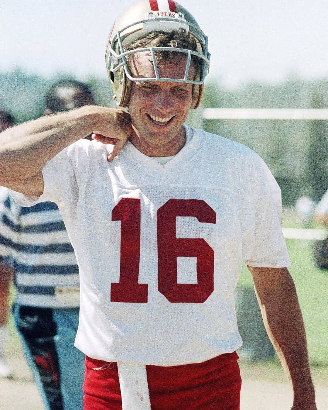 The Legacy of Joe Montana: NFL’s Iconic Quarterback