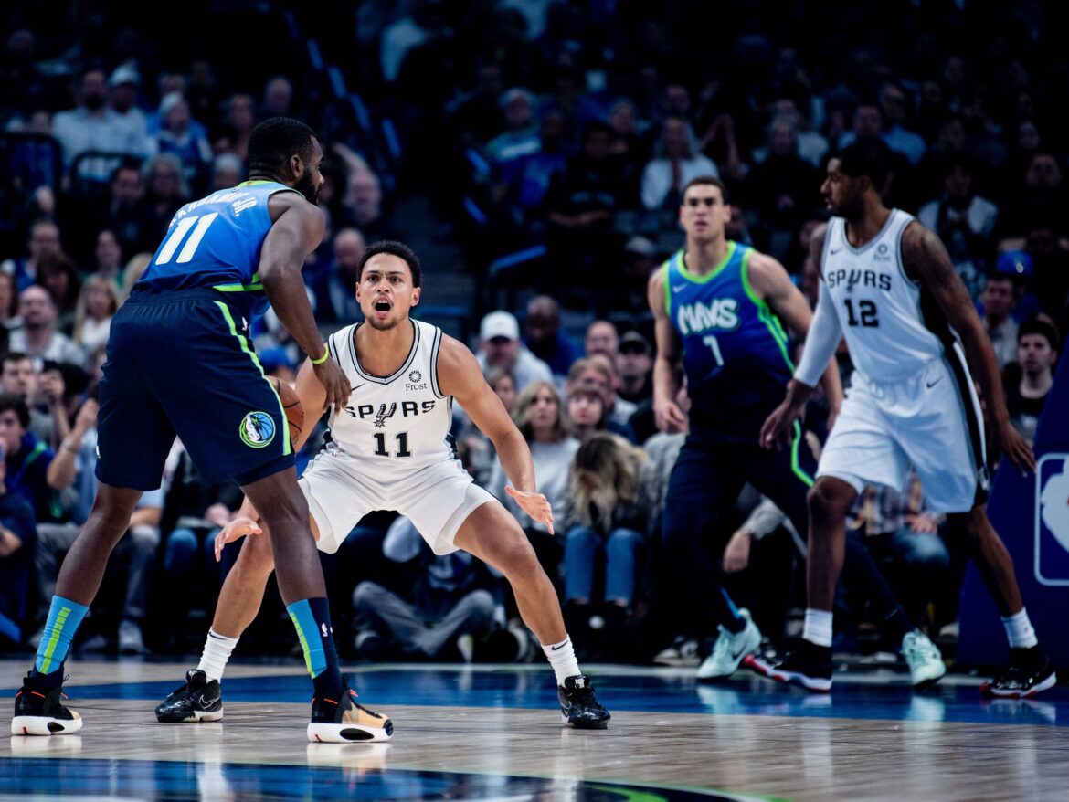 Spurs vs Mavericks: A Battle on the Court