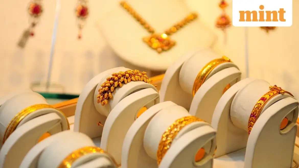 Gold MCX Prices Plummet Amid Geopolitical Tensions and Rate Hike Expectations