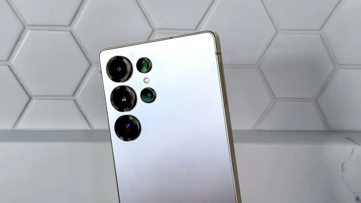 Samsung S26 Ultra Faces User Backlash Over Display and Charging Issues