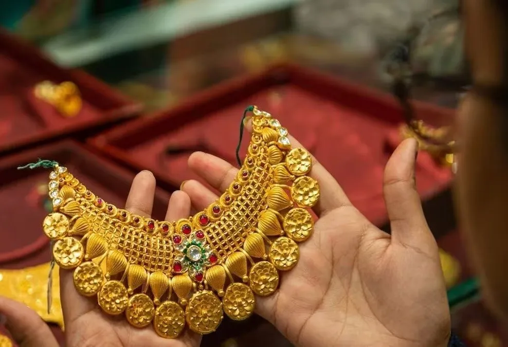 Gold Prices Drop, Providing Relief to Buyers Amid Rising Platinum Rates