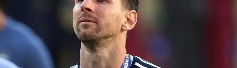 Were Argentina under more pressure than usual in World Cup final? Lionel Messi's tunnel pep talks fuel fan theories – WATCH