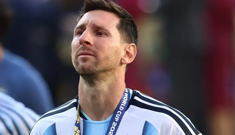 Were Argentina under more pressure than usual in World Cup final? Lionel Messi's tunnel pep talks fuel fan theories – WATCH
