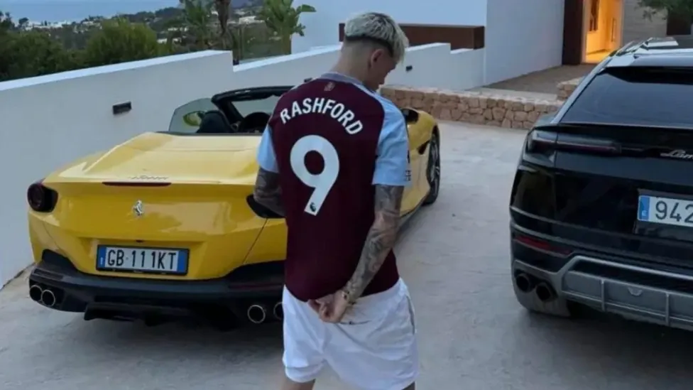 Alejandro Garnacho displaying a No 9 Rashford Aston Villa shirt while on holiday
