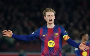 Barcelona growing frustrated with Frenkie de Jong as midfielder continues to reject surgery on foot injury - Goal.com